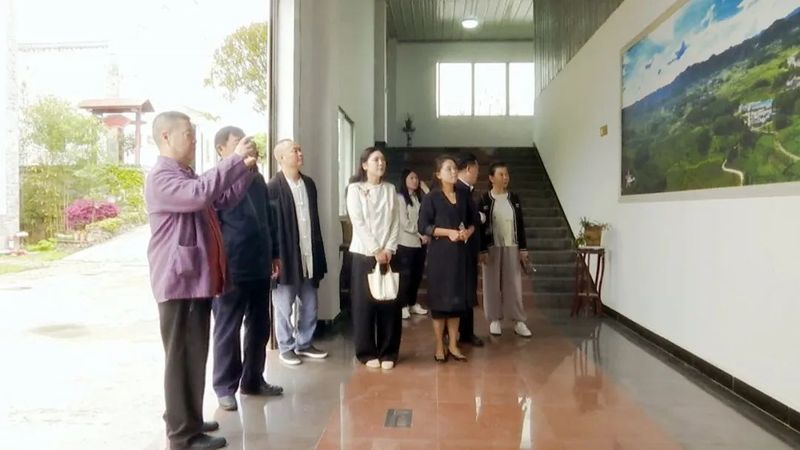 有关于出席茶博会凤冈活动的嘉宾参观考察凤冈茶产业的信息(1)