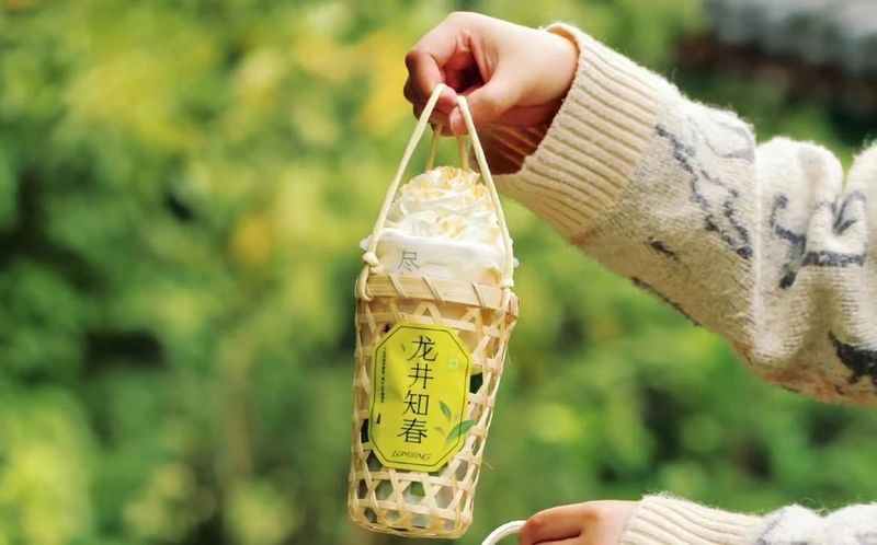 有关于霸榜销冠！龙井奶茶大热，“传统茶”迎来年轻人消费的春天？的相关信息(10)