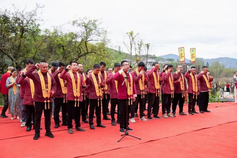 有关于“喊山祭茶” 青年茶人努力传承和弘扬武夷茶文化 感恩大自然的馈赠的新闻(12)