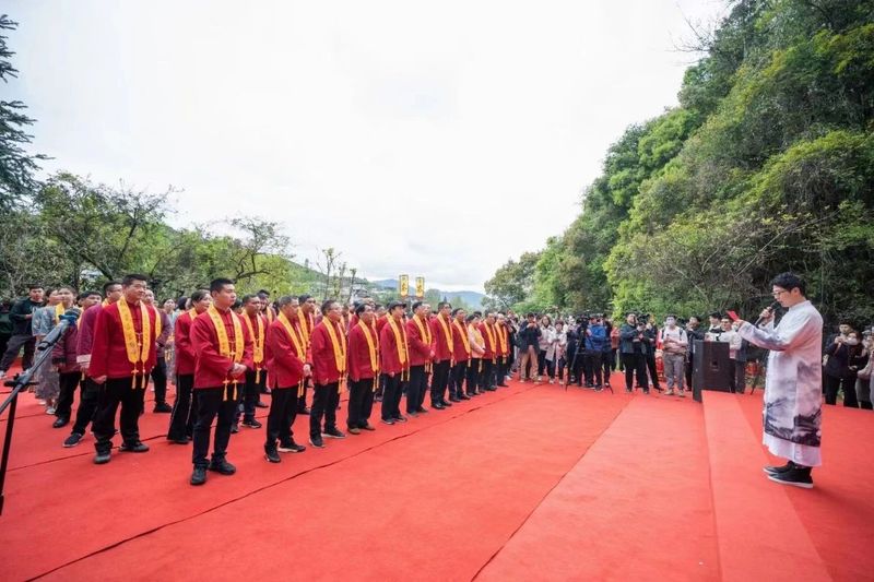 有关于“喊山祭茶” 青年茶人努力传承和弘扬武夷茶文化 感恩大自然的馈赠的新闻(15)