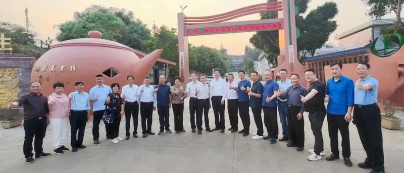 有关于漳州市海峡两岸茶业交流协会组团赴云南参观考察茶产业发展的最新消息(8)
