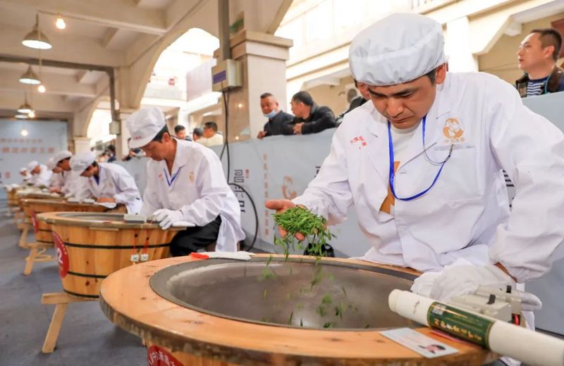 关于是她！新一届“茶王”诞生的相关信息(1)