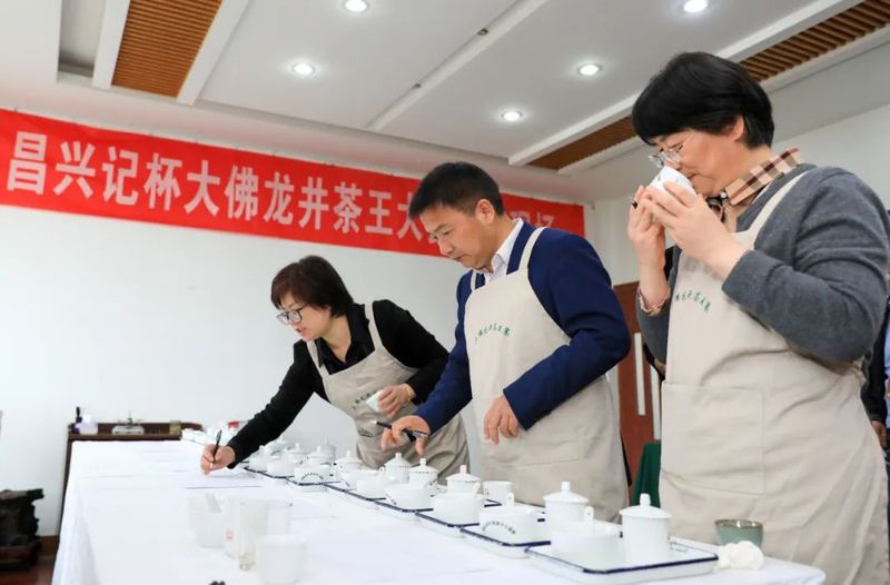 关于是她！新一届“茶王”诞生的相关信息(3)