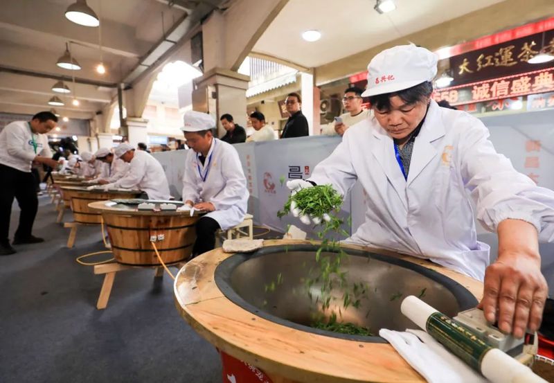 关于是她！新一届“茶王”诞生的相关信息