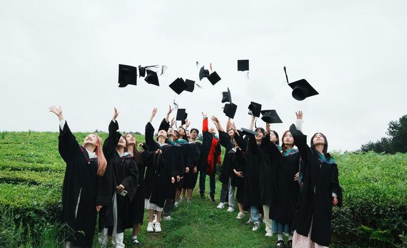 关于贵州大学：茶园里的毕业典礼的资讯(1)