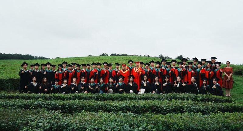 关于贵州大学：茶园里的毕业典礼的资讯(3)