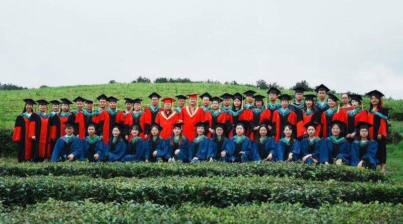 关于贵州大学：茶园里的毕业典礼的资讯(2)