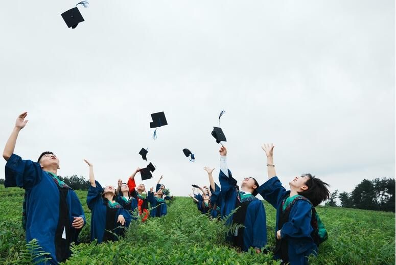 关于贵州大学：茶园里的毕业典礼的资讯