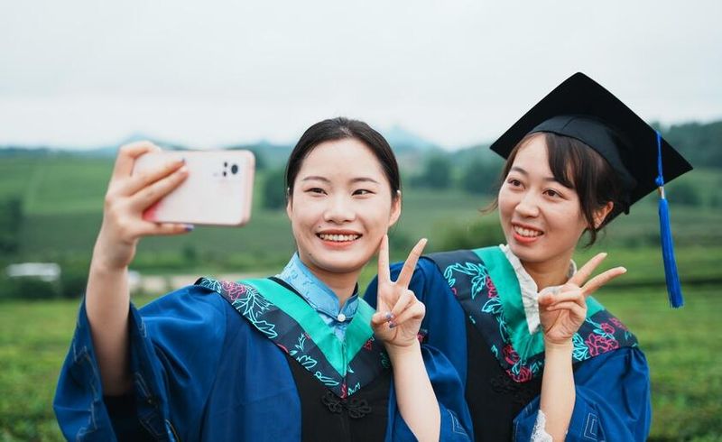 关于贵州大学：茶园里的毕业典礼的资讯(5)