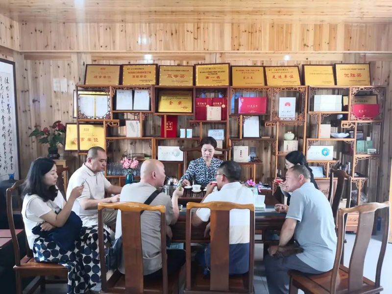 关于崇州市科协组织我市枇杷茶产业代表赴北川县考察的相关内容(2)