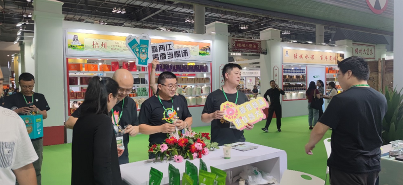 关于直击2023重庆茶博会，重庆市茶产业协会深度参与的新闻(13)
