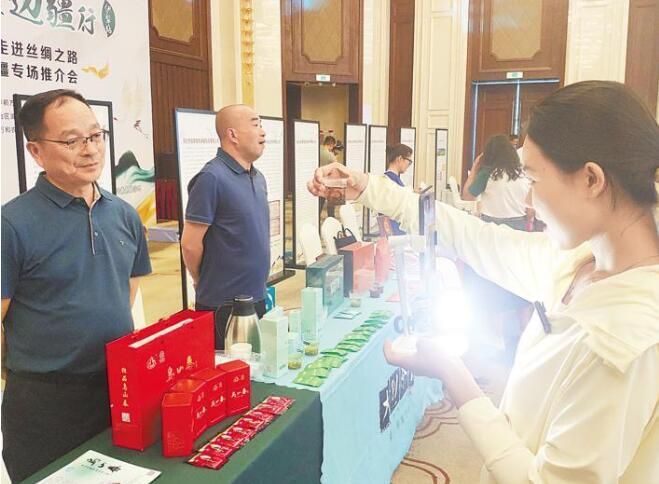 有关于大漠雄关 楚茶风行 ——30余家湖北企业赴新疆共续茶缘的信息(1)