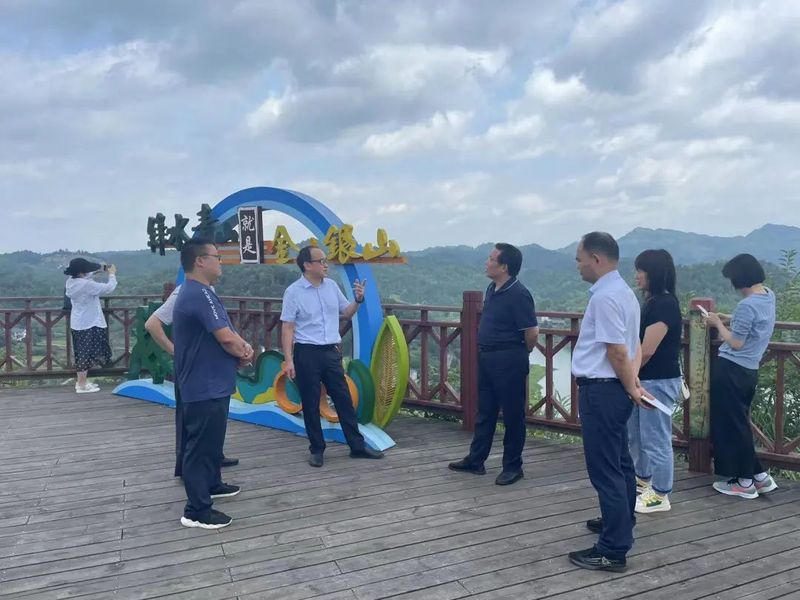 有关于张家界市政协到松烟镇开展茶叶发展调研的相关信息