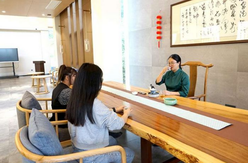 有关于绵竹：不负春光茶飘香 赶采今年第一茬的相关信息(2)