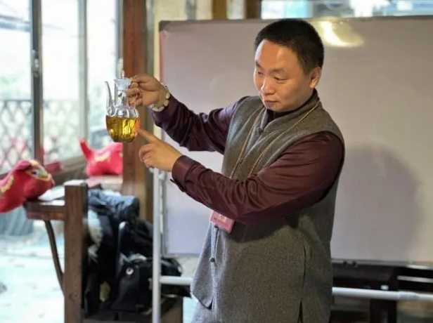 关于全国星级茶馆评审员培训在贵阳举行的新闻(2)