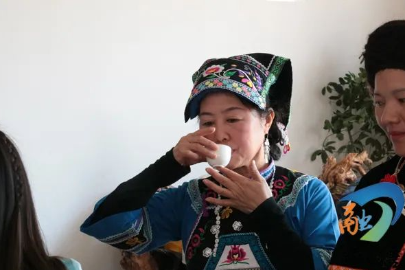 关于品平塘甲茶·观中国天眼—“贵州春茶第一壶”开采的消息(3)