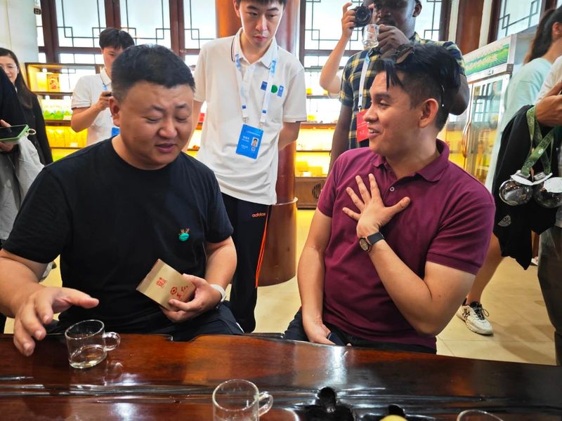 关于“国际青年贵州行活动”走进湄潭的最新消息(1)