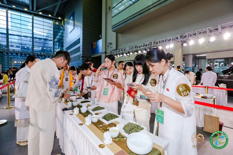 有关于巅峰对决，茶人竞秀！“凤凰单丛茶”杯2023国际鼎承宋代斗茶大会收官，15g金牌得主揭晓！的相关信息(21)