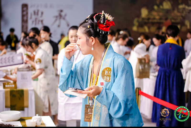 有关于巅峰对决，茶人竞秀！“凤凰单丛茶”杯2023国际鼎承宋代斗茶大会收官，15g金牌得主揭晓！的相关信息(20)