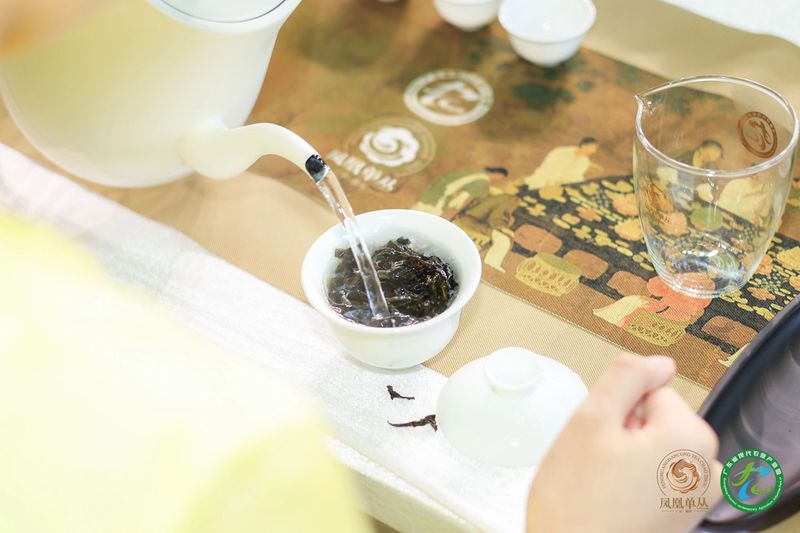 有关于巅峰对决，茶人竞秀！“凤凰单丛茶”杯2023国际鼎承宋代斗茶大会收官，15g金牌得主揭晓！的相关信息(26)