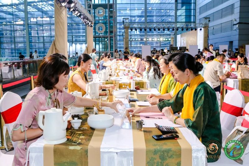 有关于巅峰对决，茶人竞秀！“凤凰单丛茶”杯2023国际鼎承宋代斗茶大会收官，15g金牌得主揭晓！的相关信息(24)