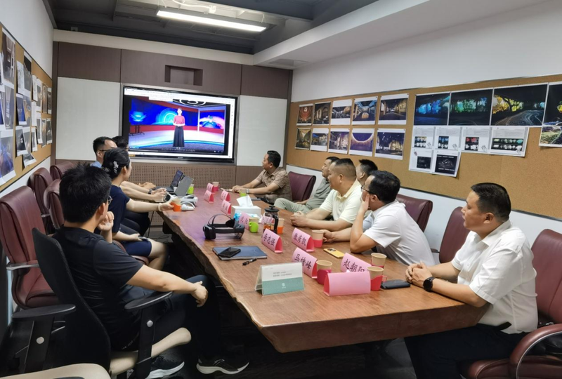 关于向慈庸带队与清华团队共商莓茶产业发展的新闻