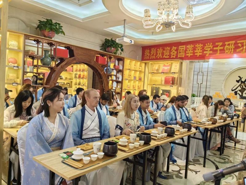 关于青海民族大学国际教育学院白沙溪茶文化体验活动成功举办的消息(1)