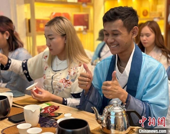 关于青海民族大学国际教育学院白沙溪茶文化体验活动成功举办的消息(2)