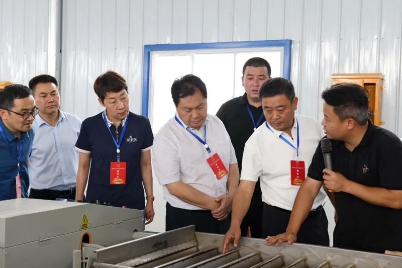 有关于遵义市人大常委会组织视察茶产业发展情况的相关信息