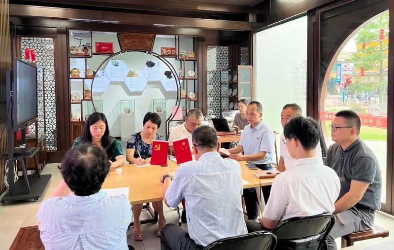 关于发挥党员先锋模范带头作用、促进茶行业健康发展诚信经营的资讯(2)