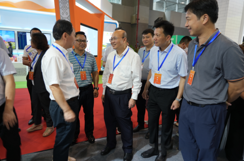 有关于品味  茶汤入口圆润细腻、饱满醵厚、甜  润顺滑;浓郁的樟香中携带缕缕熟香与糯香,纯净无杂味、滋味协调好,呈现出别(2)