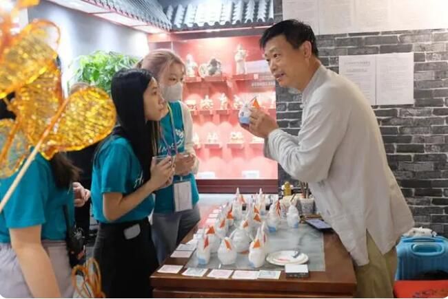 有关于清华大学香港交流生马连道体验茶文化的新闻(2)