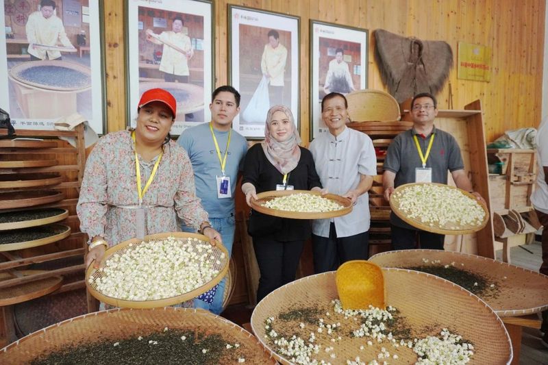 有关于“人间第一香”飘向新丝路 福州茉莉花茶迎新一轮发展机遇的新闻(2)