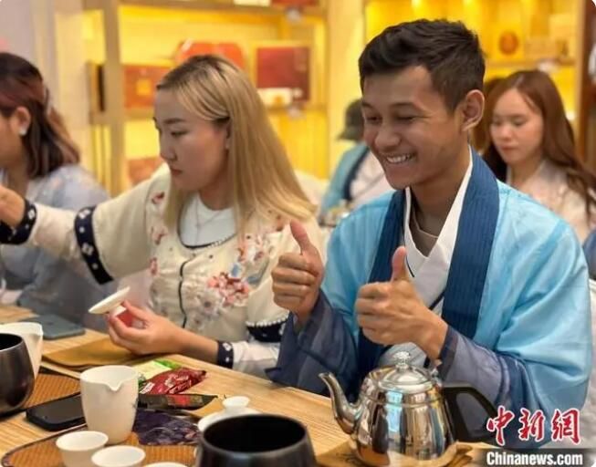 关于青海西宁：“洋视角”里体验中国传统茶文化的新闻(1)