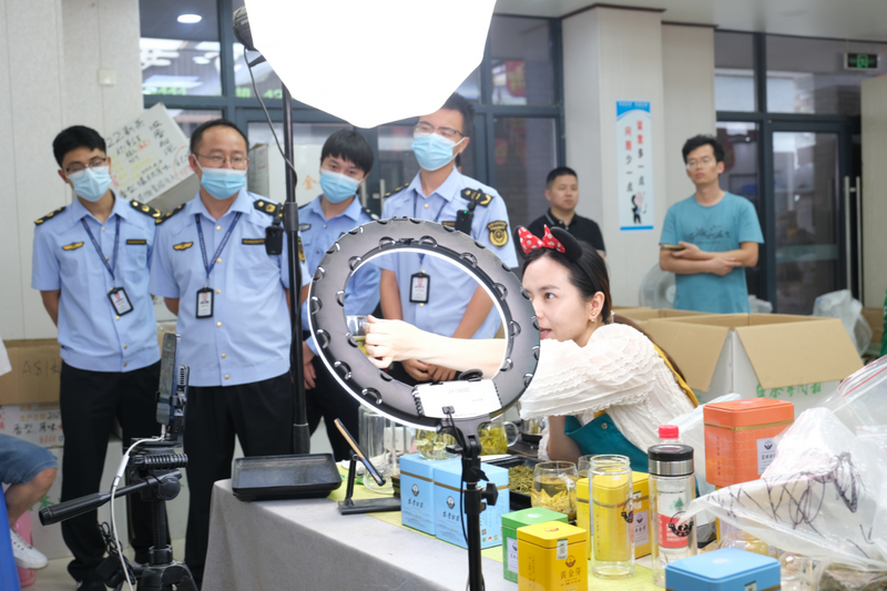 有关于安吉规范白茶直播产业，持续擦亮地域金名片的新闻(1)