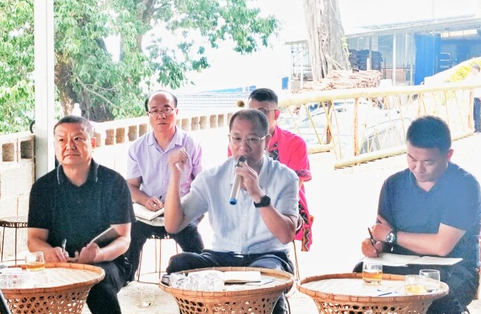 关于临沧耿马：“院坝协商”共商户南村茶产业发展大计的内容(2)