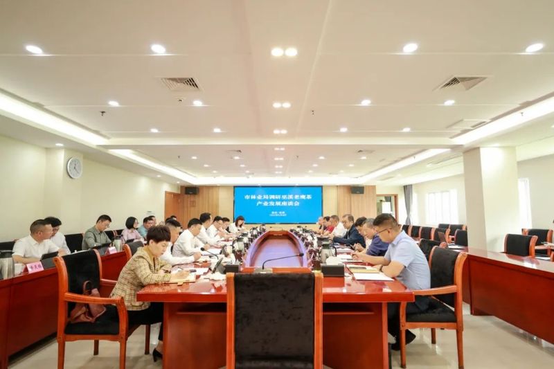 关于市林业局局长曹春华一行调研我县老鹰茶产业发展的新闻(1)