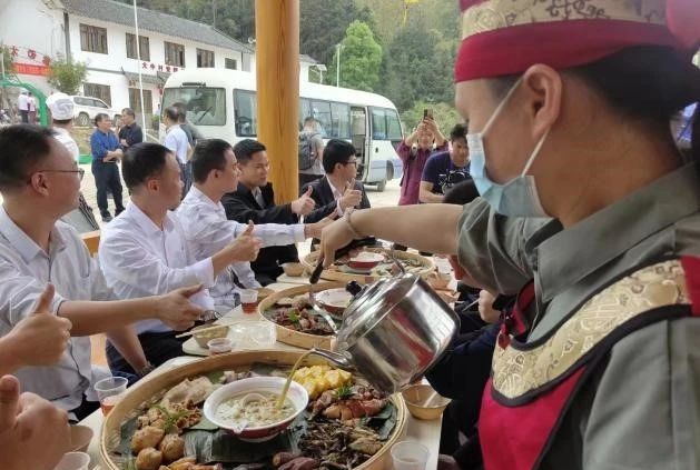 关于广西苍梧：千年六堡茶文化沉淀的山水画卷的内容(16)