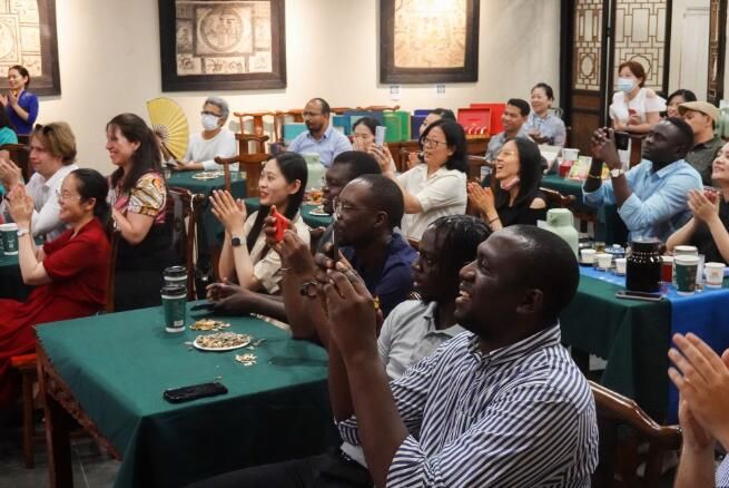 有关于60名外国记者走进西城区马连道体验中国茶文化的相关内容(2)