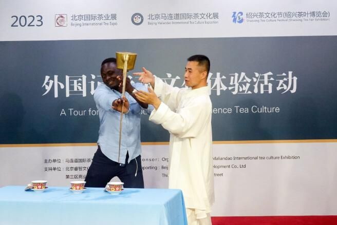 有关于60名外国记者走进西城区马连道体验中国茶文化的相关内容(3)