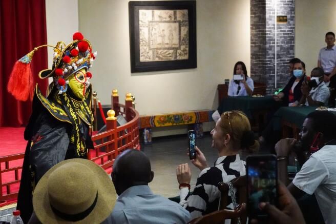 有关于60名外国记者走进西城区马连道体验中国茶文化的相关内容(1)