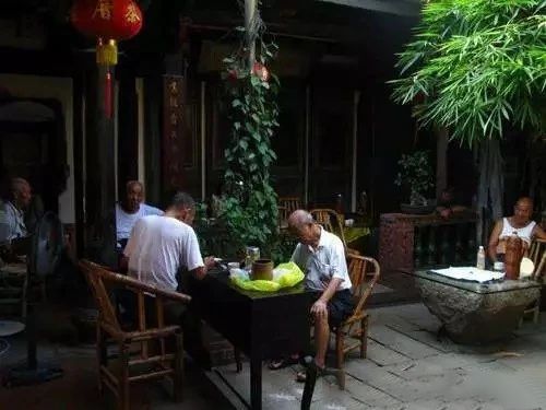 有关于厦门思明：“茶桌仔”携“烟火气”回归的新闻(1)