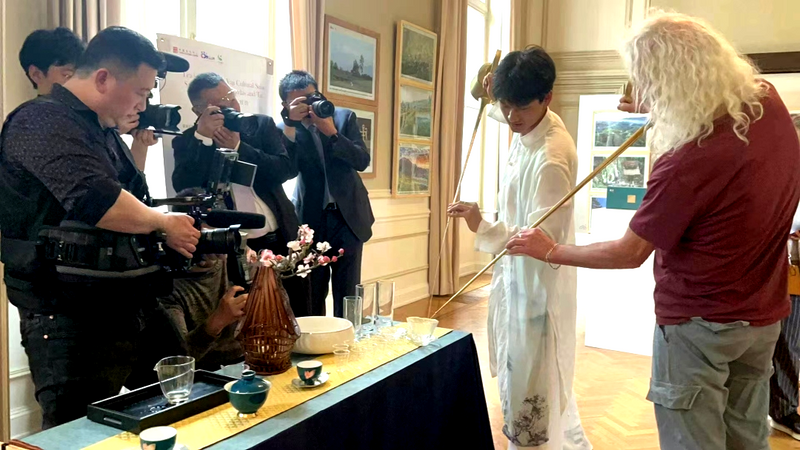 有关于蒙顶山茶敬友人，四川文化放光彩——蒙顶山茶文化走进欧洲系列活动影响巨大的新闻