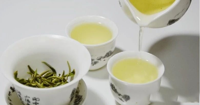 有关于当廉价日照绿茶成他们致富密码后 下脚料都有了板栗香!的新闻(1)