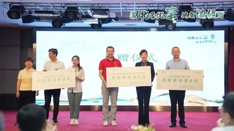 有关于湖北名优茶﹒健康边疆行,“楚味三兄弟”今日在乌市联手闯市场的最新消息(16)
