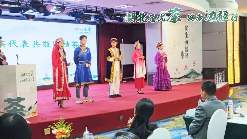 有关于湖北名优茶﹒健康边疆行,“楚味三兄弟”今日在乌市联手闯市场的最新消息(14)