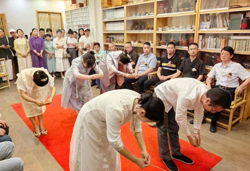 有关于湖北茶界茶技薪火传承——段氏茶门收徒仪式隆重举行的最新消息(2)