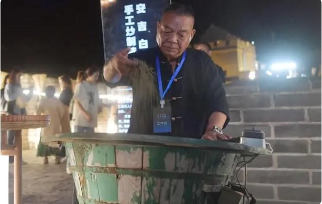 有关于安吉非遗文化亮相居庸关长城，非遗传承人现场演示炒茶“绝活”的资讯