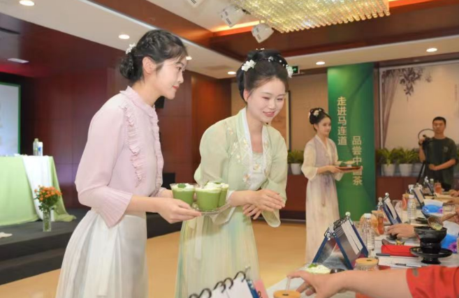 关于展现中国茶文化 “马连道杯”全国茶艺表演大赛决赛举行的最新消息(3)
