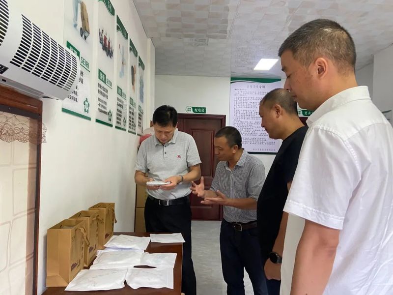 关于陈铭主席带队赴章村乡调研茶产业发展情况的新闻(1)